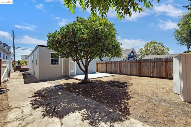 2427 67th Ave, Oakland CA: https://media.crmls.org/mediaz/c974e25e-fe95-4f0c-8d5a-9bd1ee6f4ca9.jpg