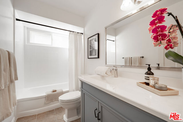 8247 Billowvista Drive, Playa del Rey CA: https://media.crmls.org/mediaz/c9754ccd-c5de-4262-97bf-237d83225050.jpg
