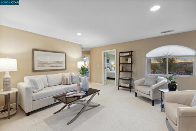 Image 16 of 41 For 820 Foxtail Ct