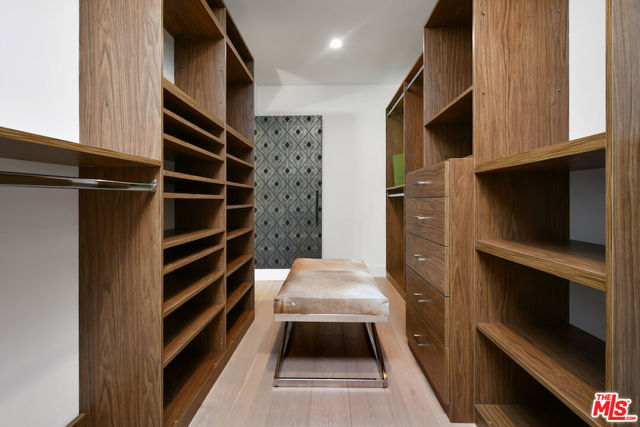 3221 Elvido Drive, Los Angeles CA: https://media.crmls.org/mediaz/c9769dfc-01a6-4180-be04-c6ffa848f721.jpg