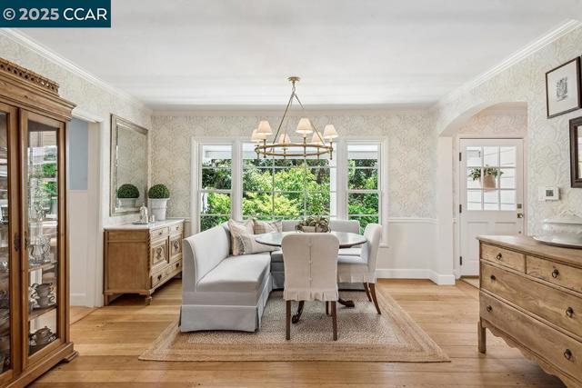 72 Davis Rd, Orinda CA: https://media.crmls.org/mediaz/c976e0cb-cc5f-4893-8818-934543d0a5a4.jpg
