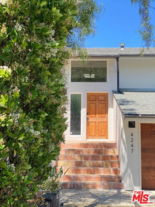 4247 Ocean View Drive photo 2