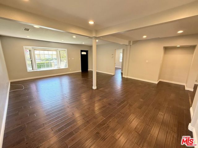 5379 Yolanda Avenue, Tarzana CA: https://media.crmls.org/mediaz/c977ed47-5609-44be-8208-d4a46b2a3737.jpg