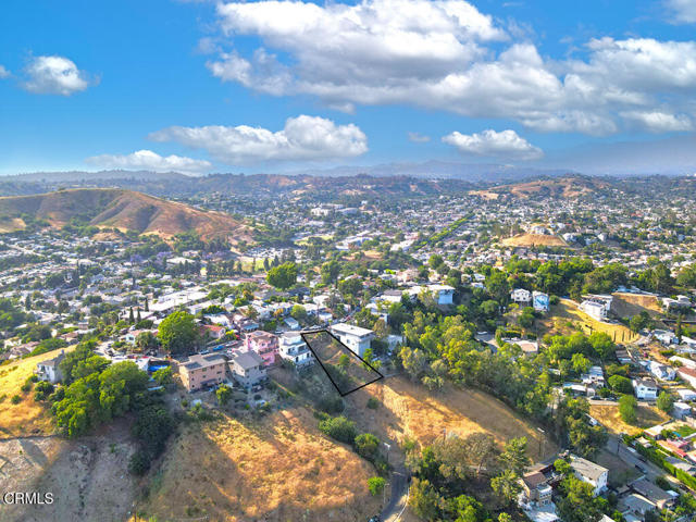 4936 La Calandria Way, Los Angeles CA: https://media.crmls.org/mediaz/c977ff4c-53e1-4c0a-95f5-419f94019adc.jpg