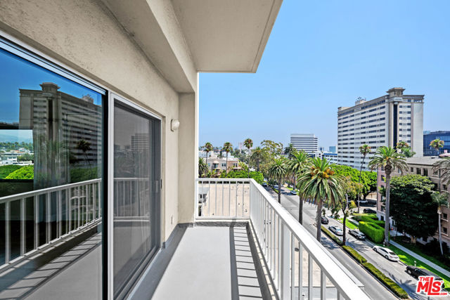 101 California Avenue, Santa Monica CA: https://media.crmls.org/mediaz/c97875f5-b3dc-4585-90ca-6d9c269f629f.jpg