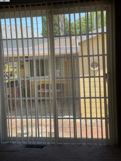 310 Taylor St, Fairfield CA: https://media.crmls.org/mediaz/c9788240-5aaf-4d90-b0a7-0c81f267f4f1.jpg