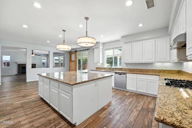 29039 Shorecliff Circle, Menifee CA: https://media.crmls.org/mediaz/c978d028-be99-47b0-a113-78eb852c8d64.jpg