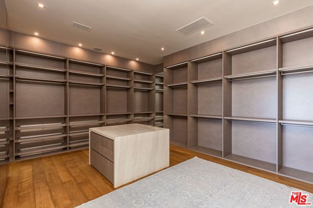 2571 Wallingford Drive, Beverly Hills CA: https://media.crmls.org/mediaz/c978e341-c1ef-4c6c-be6c-4f6b8e1a9546.jpg