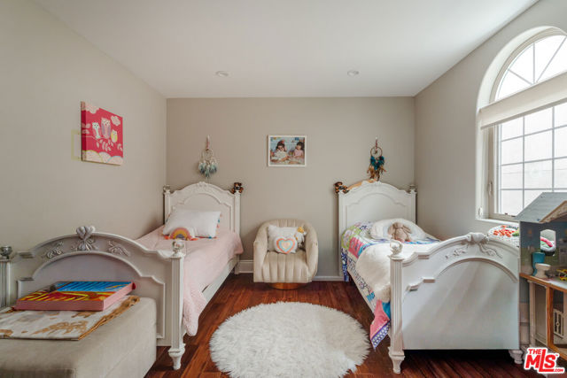 1835 Pandora Avenue, Los Angeles CA: https://media.crmls.org/mediaz/c979439c-f4a2-47e3-9921-6ce2faf2a04d.jpg