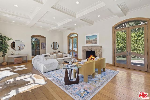 1549 Lindacrest Drive, Beverly Hills CA: https://media.crmls.org/mediaz/c97a2013-b118-4ae4-b95a-a4dc63b9b819.jpg