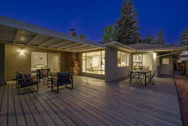 171 E Creek Drive, Menlo Park CA: https://media.crmls.org/mediaz/c97a7588-ea03-42b4-8c24-1174e580a209.jpg