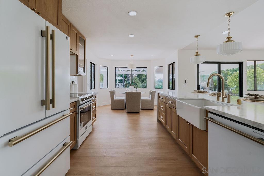 https://media.crmls.org/mediaz/c97a8ea8-302e-4c00-ab91-bb17c4a48f97.jpg?preset=X-Large