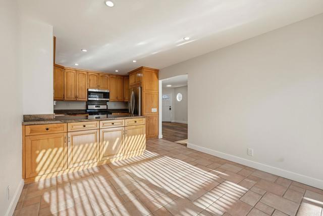 819 Daphne Court, Carlsbad CA: https://media.crmls.org/mediaz/c97aaf37-47ad-4be9-80eb-93c32d43ba65.jpg