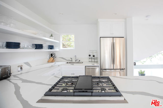 29233 HEATHERCLIFF Road, Malibu CA: https://media.crmls.org/mediaz/c97ae37c-0103-4457-b5c2-bc21af894562.jpg