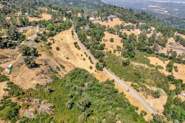 220 Heacox Road, Woodside CA: https://media.crmls.org/mediaz/c97b71db-4dff-4504-99c5-cd887471cf56.jpg