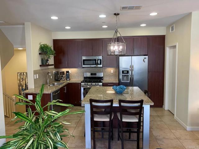 Detail Gallery Image 8 of 27 For 2223 Indus Way, San Marcos,  CA 92078 - 2 Beds | 2/1 Baths