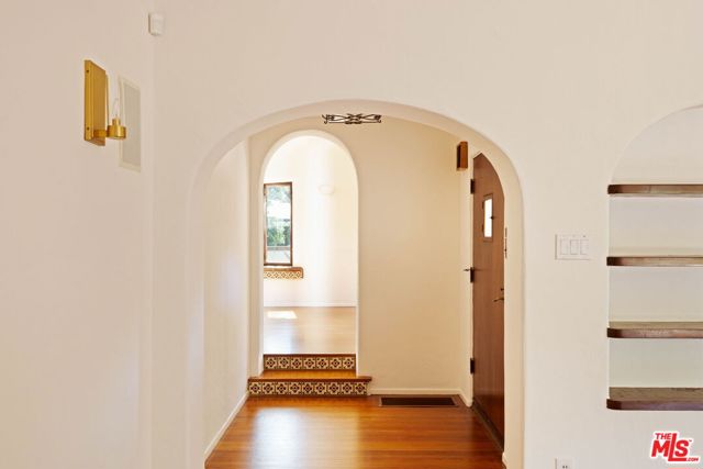 112 N Valley Street, Burbank CA: https://media.crmls.org/mediaz/c97ba970-9975-426f-ad41-a129a5485bb9.jpg