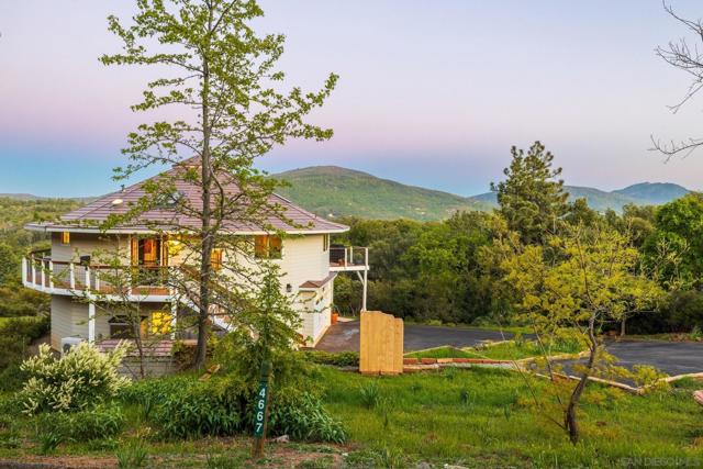4667 Luneta View Rd, Julian CA: https://media.crmls.org/mediaz/c97cf456-2132-48de-8d0f-7432a235a0b4.jpg