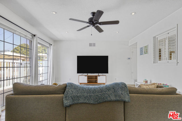 2735 Beth Place, Simi Valley CA: https://media.crmls.org/mediaz/c97d2492-24ad-4089-a116-e5ac229162f7.jpg