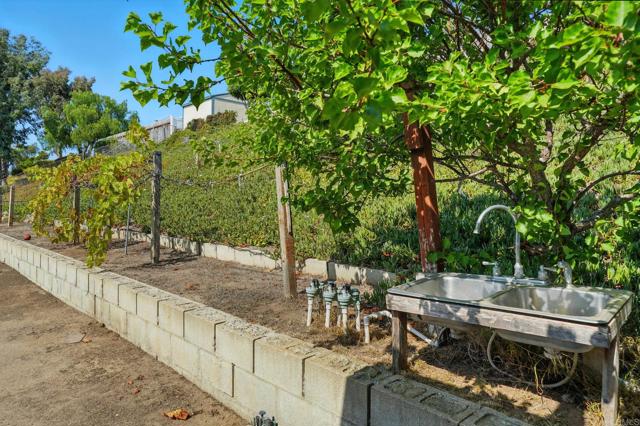 3444 Corte Loro, San Diego CA: https://media.crmls.org/mediaz/c97d62a0-8532-4d12-8f7f-9966a97c2f5b.jpg