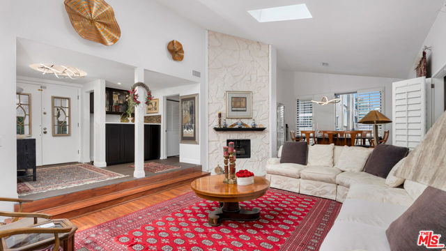 1434 Greenfield Avenue, Los Angeles CA: https://media.crmls.org/mediaz/c97d95cf-eb8e-48b7-8ff3-102794148737.jpg
