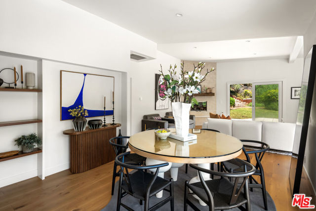 3375 Coldwater Canyon Avenue, Studio City CA: https://media.crmls.org/mediaz/c97e319d-b83d-4ea8-99ad-d57f606f242b.jpg
