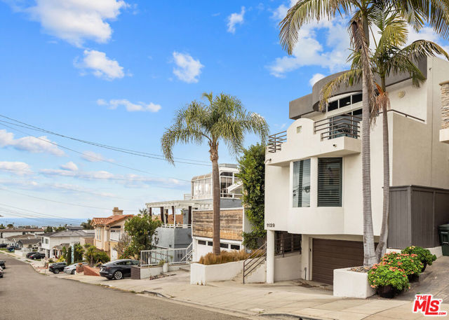 1129 2nd Street, Hermosa Beach, California 90254, 3 Bedrooms Bedrooms, ,3 BathroomsBathrooms,Residential,For Sale,2nd,25491509