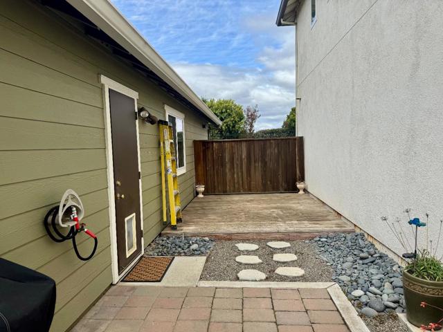 12500 Rogge Village Way, Salinas CA: https://media.crmls.org/mediaz/c97e4c03-5717-49b4-bd82-676bbea48c14.jpg