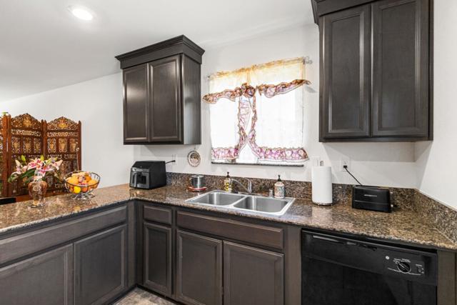 733 Marcelina Court, Merced CA: https://media.crmls.org/mediaz/c97e8c39-ac0b-4cc1-acee-75533767bb08.jpg