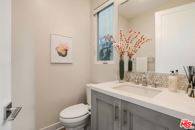 5929 Coral Place, Playa Vista CA: https://media.crmls.org/mediaz/c97f491b-f620-4f35-a18c-a43e020d160e.jpg
