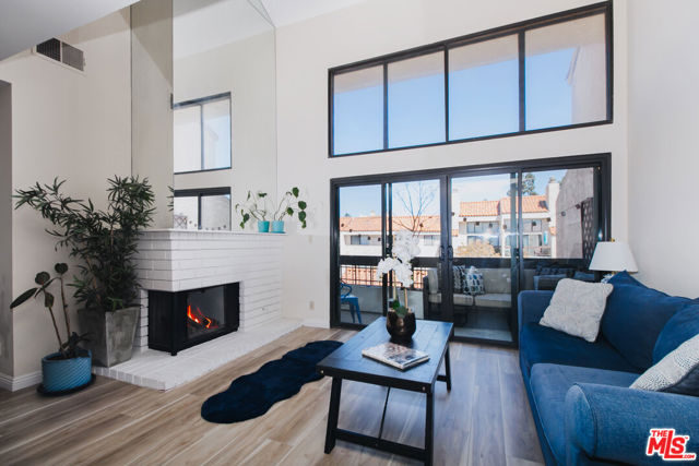 8180 Manitoba Street, Playa del Rey CA: https://media.crmls.org/mediaz/c98001be-634b-45fb-9642-8a95122fd5cd.jpg