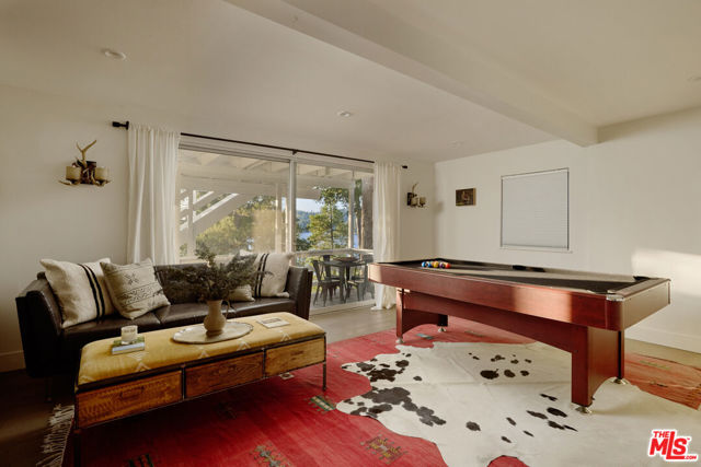 28918 Palisades Drive, Lake Arrowhead CA: https://media.crmls.org/mediaz/c980024c-936b-4ab9-9428-7e6ab0467037.jpg