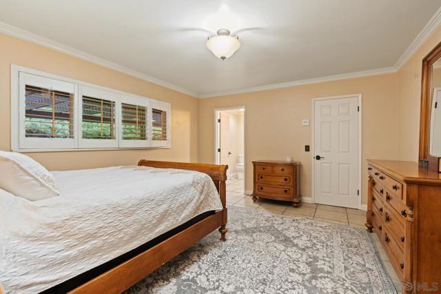 9835 Edgelake Dr, La Mesa CA: https://media.crmls.org/mediaz/c980768b-5900-4e2f-93c7-d66b7458c782.jpg