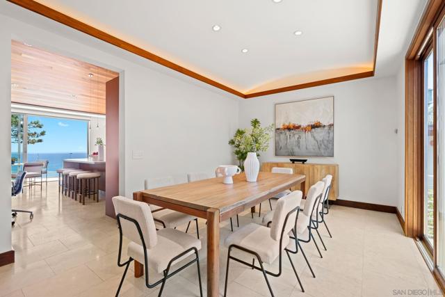 354 Ocean View Ave, Del Mar CA: https://media.crmls.org/mediaz/c9813637-4988-4f0a-b7bd-938e0da29c6a.jpg