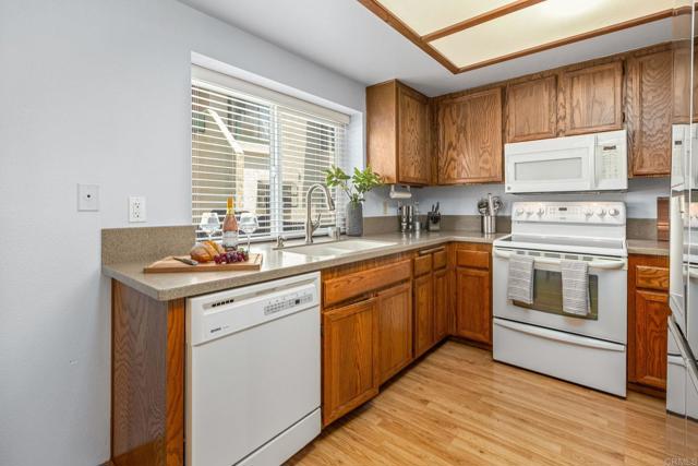 1415 Summit Drive, Chula Vista CA: https://media.crmls.org/mediaz/c9817979-fd33-4ae9-8f38-0423d8109ed0.jpg