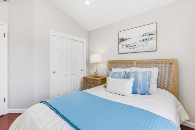 5373 Shamrock Cmn, Fremont CA: https://media.crmls.org/mediaz/c981e832-3d3c-4df3-a4a2-cfe5b707351c.jpg