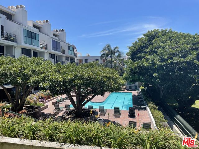 2940 Neilson Way, Santa Monica CA: https://media.crmls.org/mediaz/c9821cda-fb90-44a4-b362-cb9219f57b77.jpg