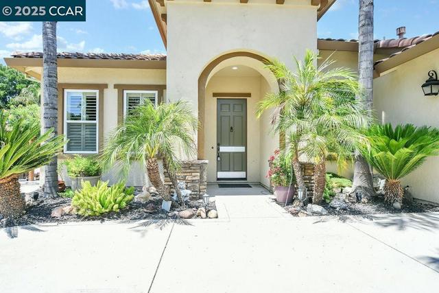 513 Mendota St, Brentwood CA: https://media.crmls.org/mediaz/c98241ac-b7db-4643-96f4-bfe8f336f40f.jpg