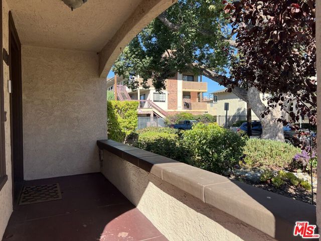 1320 Barrington Way, Glendale CA: https://media.crmls.org/mediaz/c982af0c-45f4-43ad-8b4e-82275510427c.jpg
