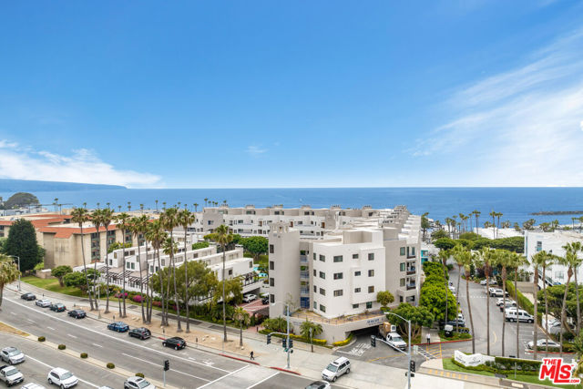 530 The Village, Redondo Beach, California 90277, 3 Bedrooms Bedrooms, ,3 BathroomsBathrooms,Residential,Sold,The Village,23286711