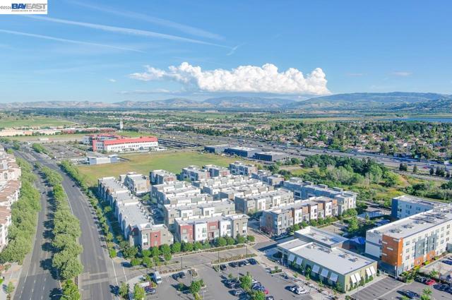 3651 Branding Iron Pl, Dublin CA: https://media.crmls.org/mediaz/c982c854-50c4-496d-bfb6-bd44243372cb.jpg