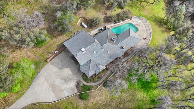40835 Big Oak Flat Road, Oakhurst CA: https://media.crmls.org/mediaz/c9832471-48cb-4e92-bd3b-1e4466fbfccf.jpg