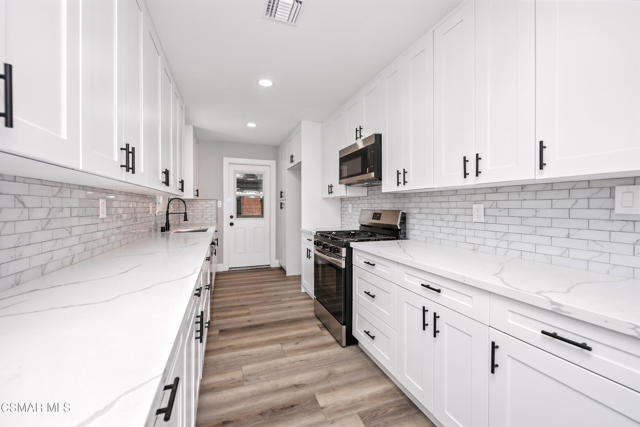 1088 Durkin Street, Camarillo CA: https://media.crmls.org/mediaz/c983638b-96f1-4ace-9818-a75f0a0adb6f.jpg
