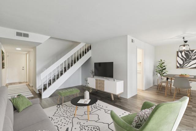 10263 Caminito Toronjo, San Diego CA: https://media.crmls.org/mediaz/c984ba58-8a85-4a0a-8cf9-e7fd73c82d15.jpg