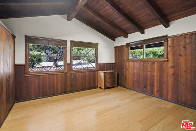3217 Colony View Circle, Malibu CA: https://media.crmls.org/mediaz/c984f53c-bdea-485c-bd1f-4e3b6c21ab2d.jpg