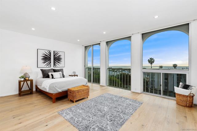 1001 Genter St, La Jolla CA: https://media.crmls.org/mediaz/c985791b-d0ed-40e2-935f-c6eea01ebe7e.jpg
