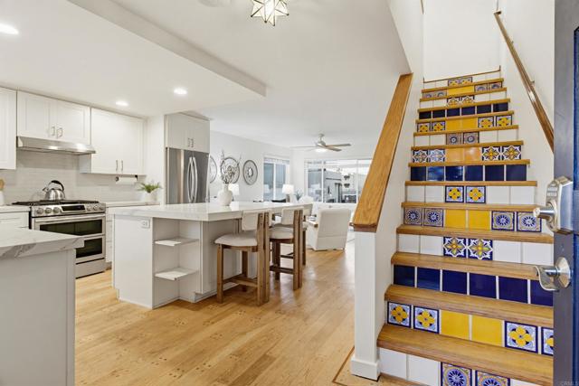 Detail Gallery Image 4 of 38 For 5027 Santa Monica Ave #F,  San Diego,  CA 92107 - 3 Beds | 2 Baths