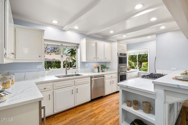 1915 Canyon Close Road, Pasadena CA: https://media.crmls.org/mediaz/c9877674-e6da-4715-8b7a-5348dce9a142.jpg