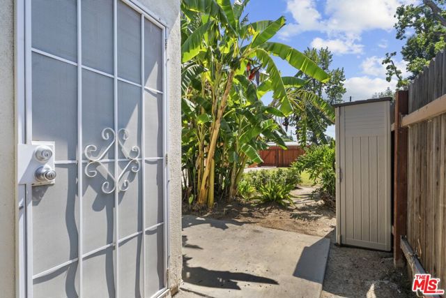 7659 Lindley Avenue, Reseda CA: https://media.crmls.org/mediaz/c9879195-ea37-4bdb-8b56-b25d3207c706.jpg