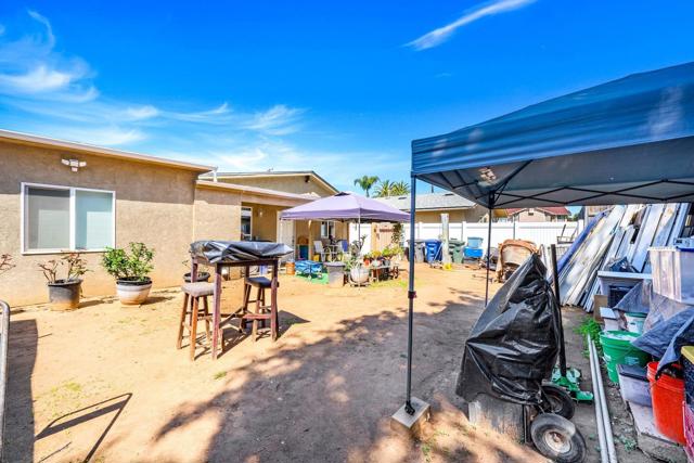 619 Dorothy St, El Cajon CA: https://media.crmls.org/mediaz/c9882379-1d0f-4b49-8fbc-b25a9246d705.jpg